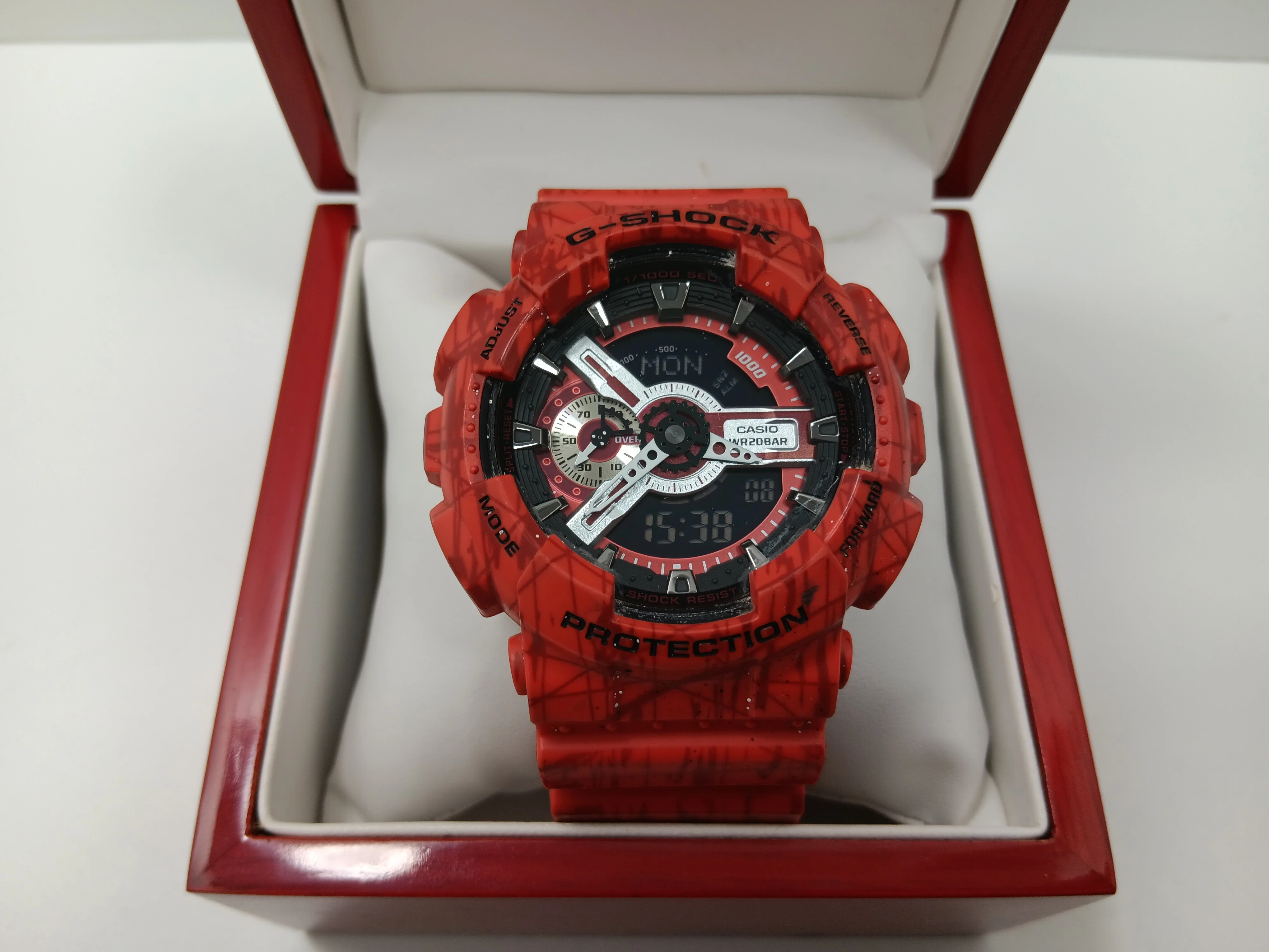 zegarek-casio-g-shock-ga-110sl-czerwony-ksztalt-koperty-okragla