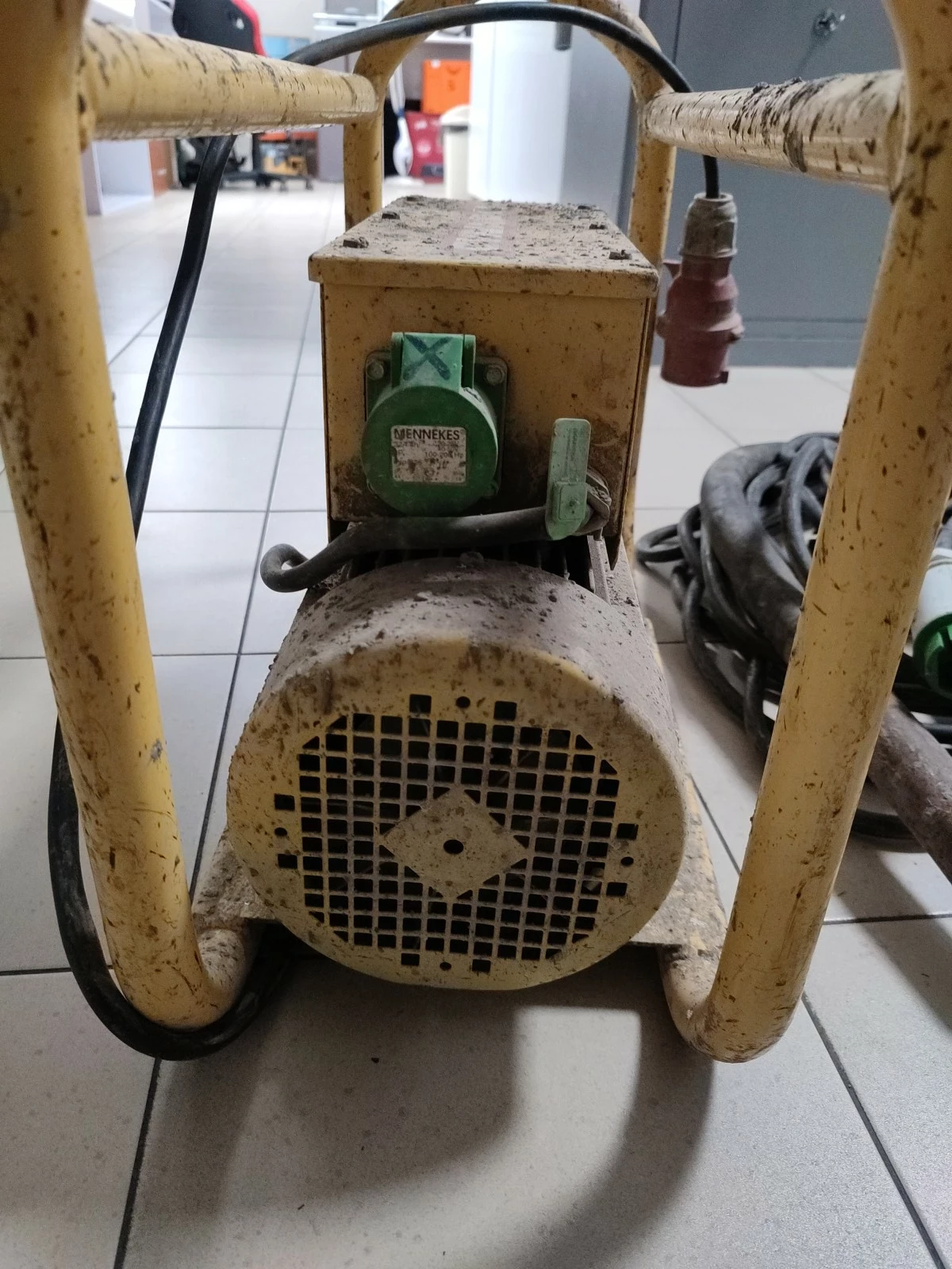 przetwornica-czestotliwosci-uf-61-3x-bulawa-elektryczna-do-beton-waga-urzadzenia-3200