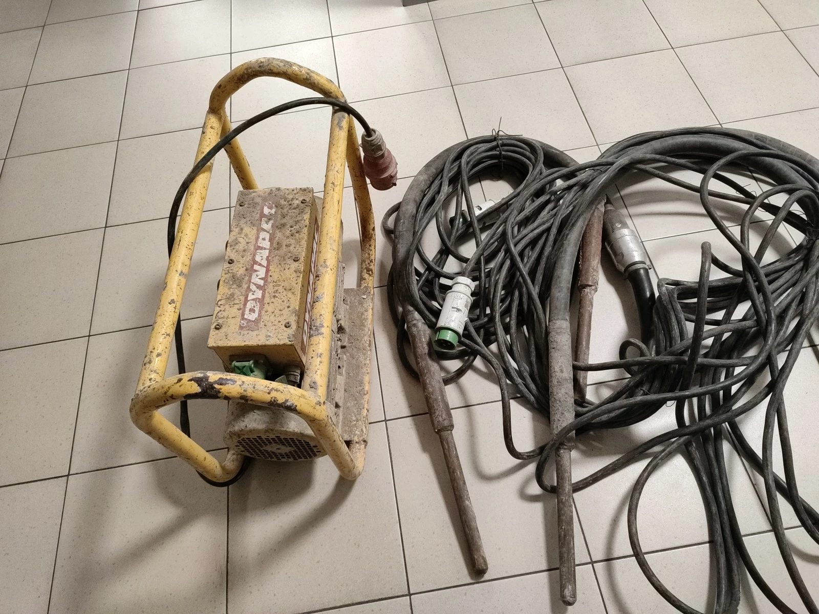 przetwornica-czestotliwosci-uf-61-3x-bulawa-elektryczna-do-beton-kod-producenta-285400