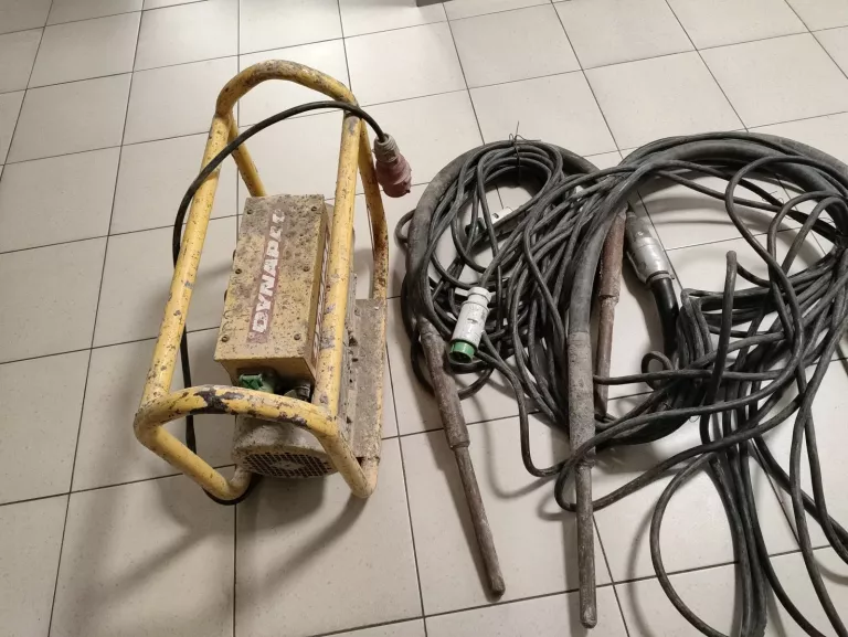 przetwornica-czestotliwosci-uf-61-3x-bulawa-elektryczna-do-beton-kod-producenta-285400