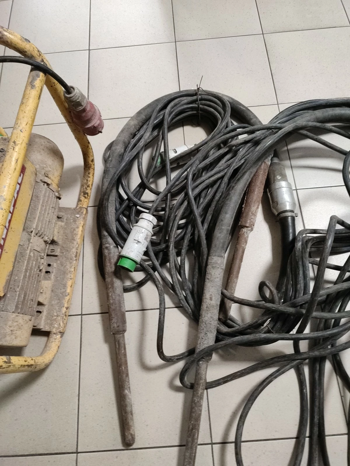 przetwornica-czestotliwosci-uf-61-3x-bulawa-elektryczna-do-beton-moc-2000