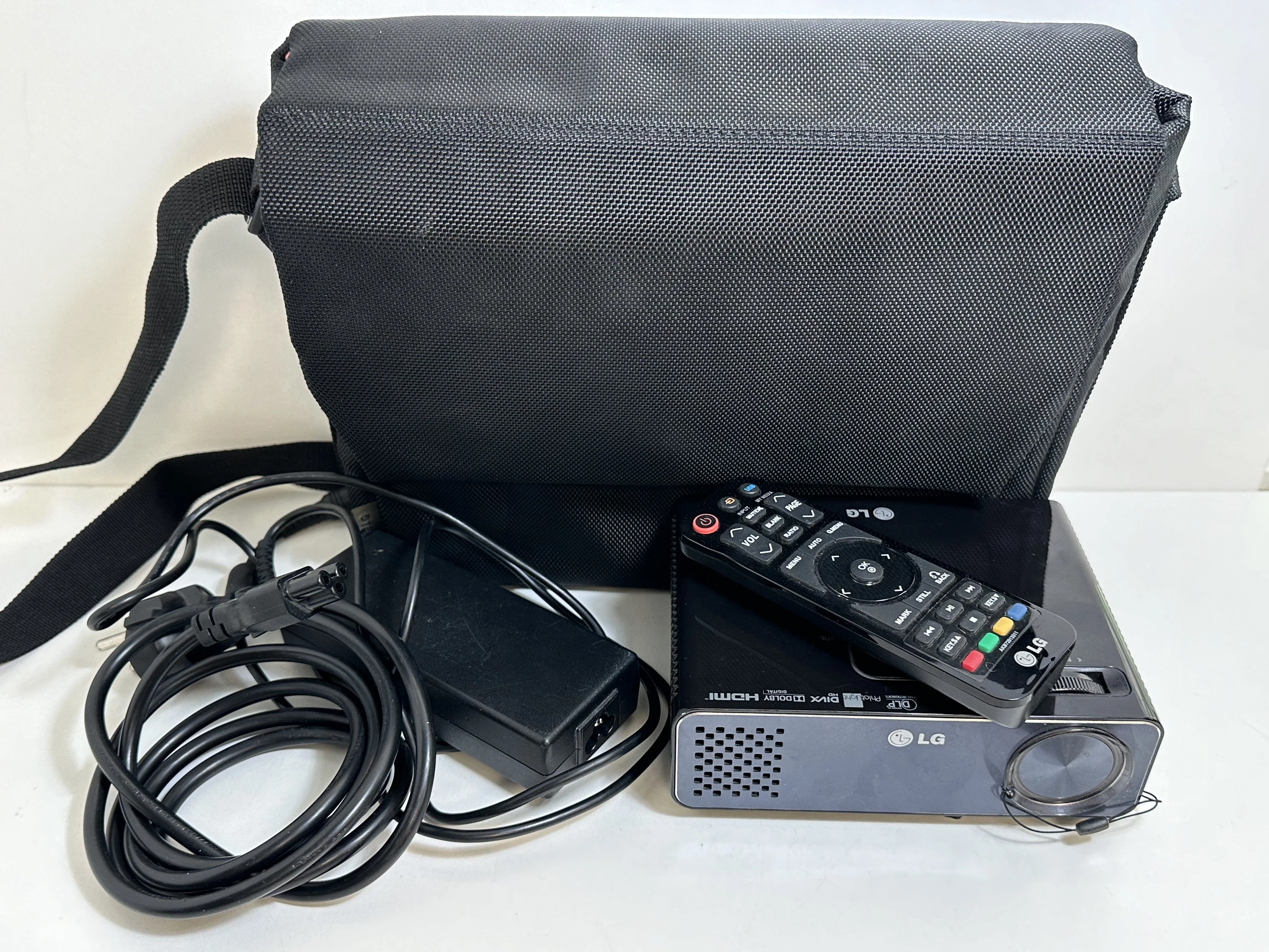 projektor-lg-hw300g-wartookazja-model-au810pw