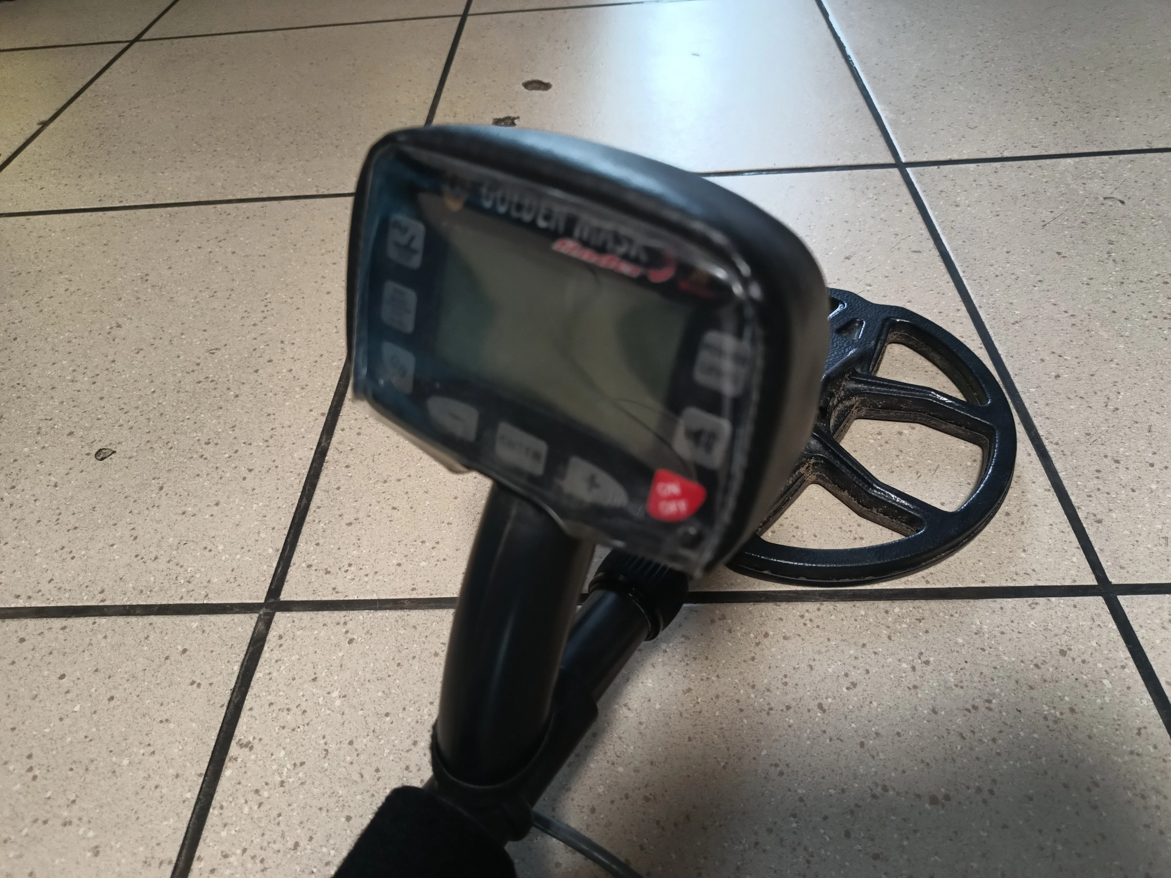 wykrywacz-metali-golden-mask-5-finder-model-gm4wd-9s