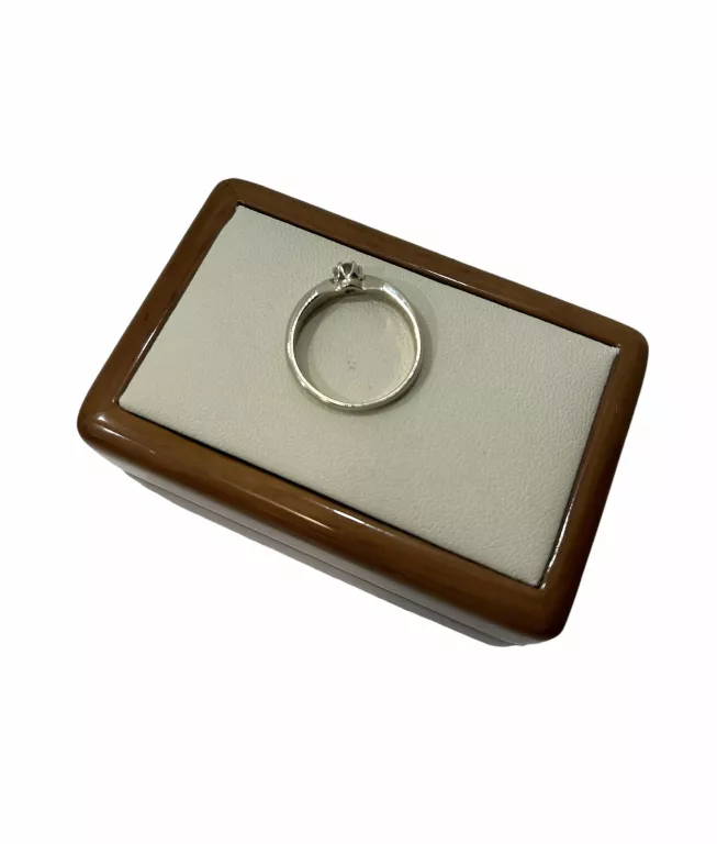 BIAŁE ZŁOTO PIERŚCIONEK 3,26G 585 Z BRYLANTEM 0,18 CT SI2 TW(G) R.16