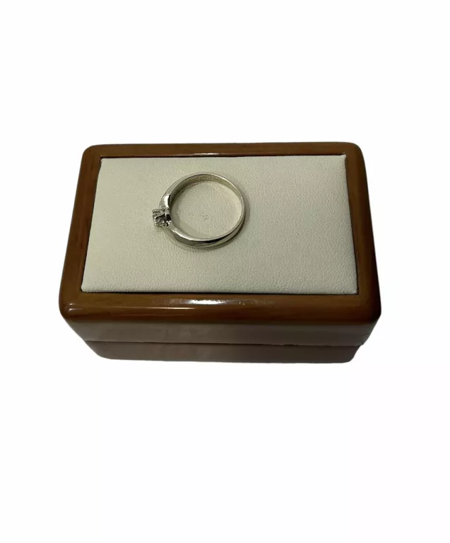 BIAŁE ZŁOTO PIERŚCIONEK 3,26G 585 Z BRYLANTEM 0,18 CT SI2 TW(G) R.16