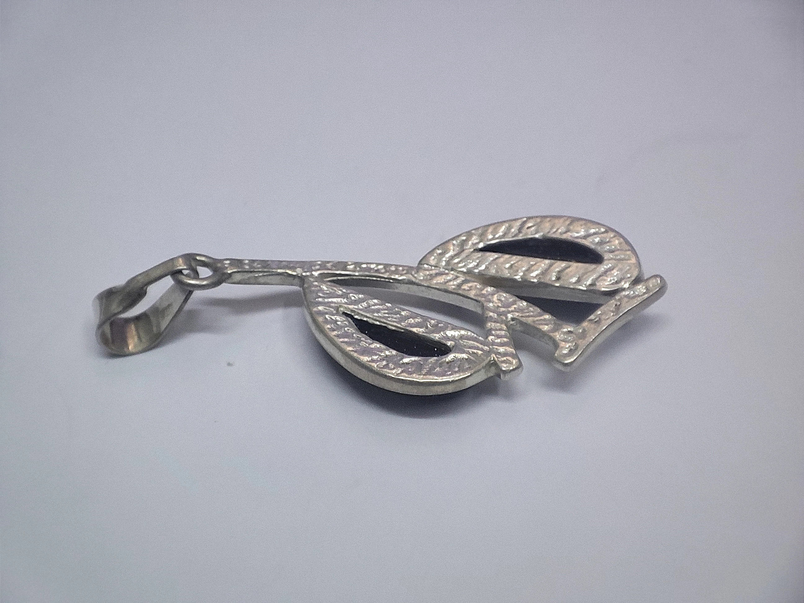 srebrna-zawieszka-z-ciemnym-kamieniem-925-398-g-stan-11323-2