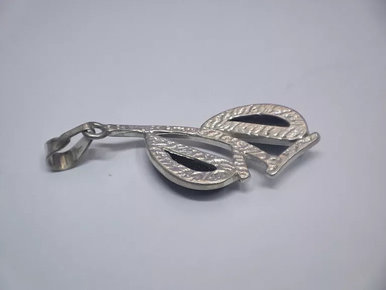 srebrna-zawieszka-z-ciemnym-kamieniem-925-398-g-stan-11323-2