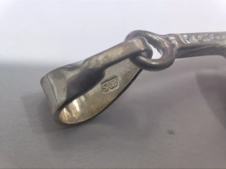 srebrna-zawieszka-z-ciemnym-kamieniem-925-398-g-ean-gtin-5905220400843