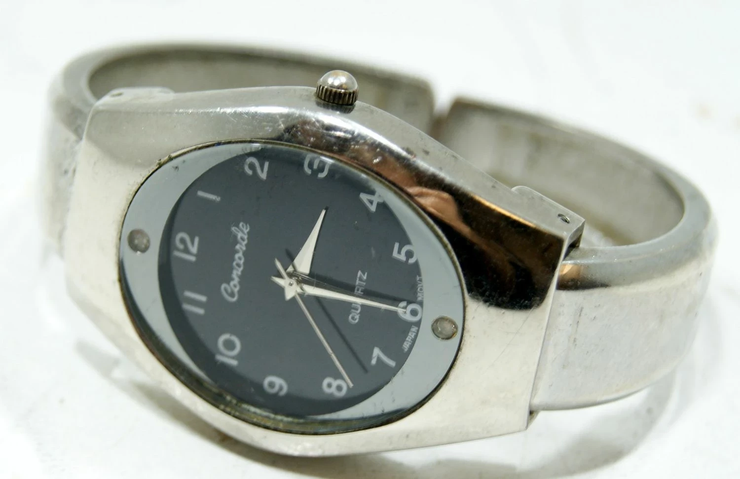 ponadczasowy-damski-zegarek-concorde-material-paska-tworzywo-sztuczne