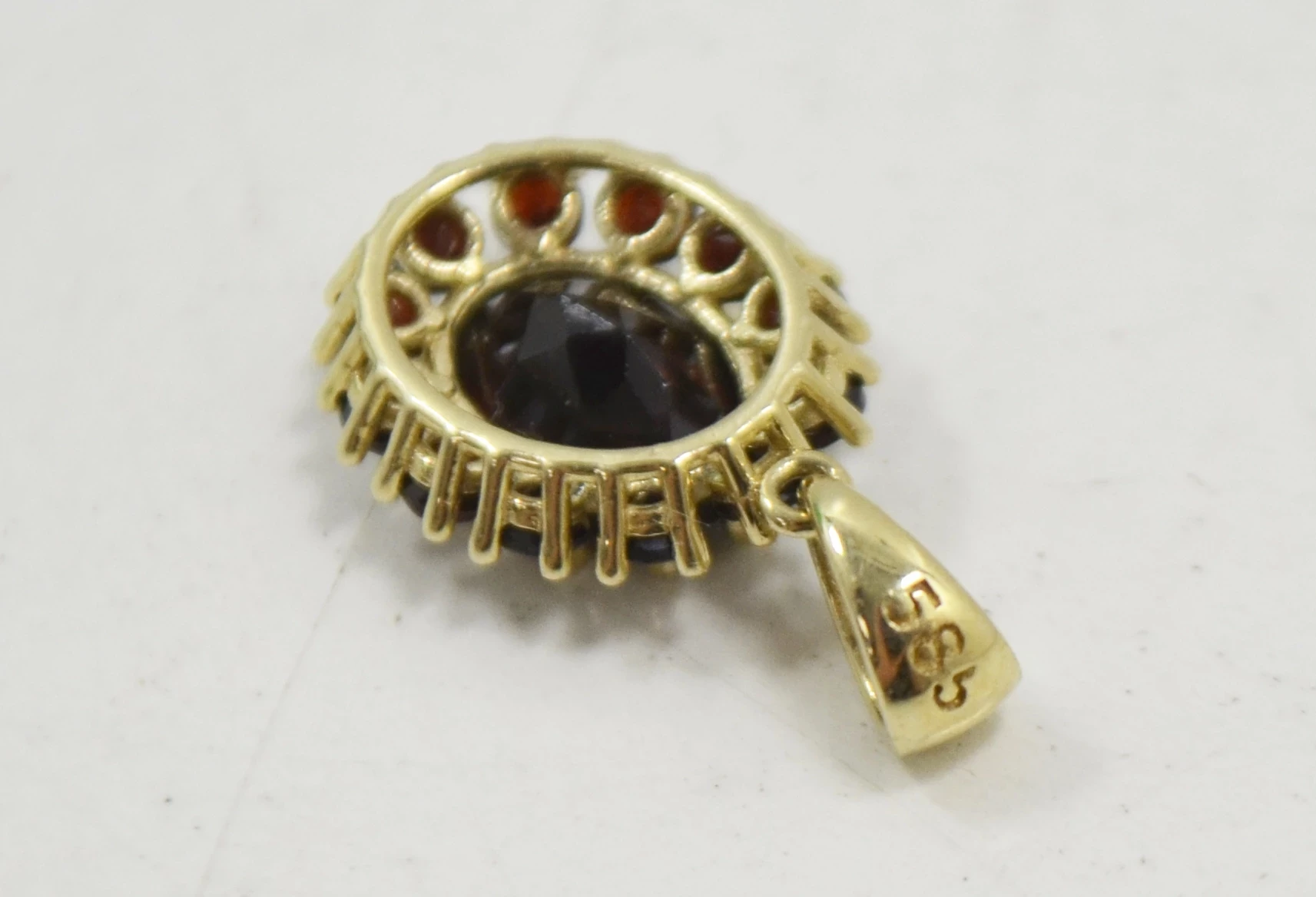 zlota-zawieszka-585-137-g-granat-material-zloto