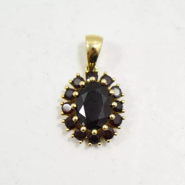 zlota-zawieszka-585-137-g-granat-stan-uzywany