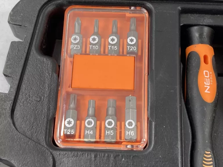 ZESTAW WKRĘTAKÓW I KOŃCÓWEK WKRĘTAKOWYCH NEO TOOLS 04-209 30 EL.