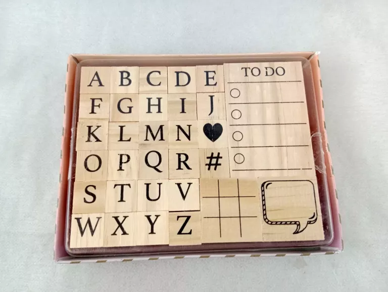 STEMPLE LITERY LITERKI ALFABET DREWNIANE 31 SZTUK