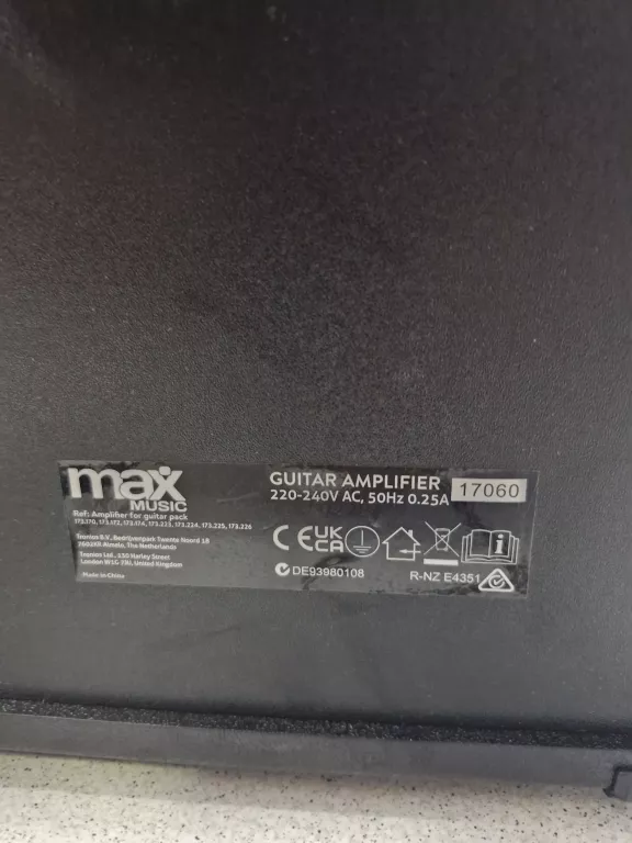 GITARA ELEKTRYCZNA PRESTON + WZMACNIACZ MAX MUSIC GA-16036