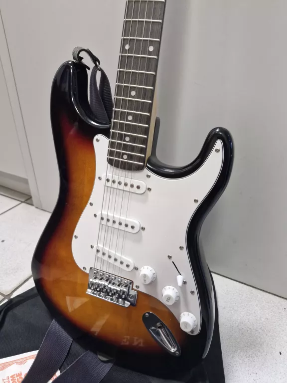 GITARA ELEKTRYCZNA PRESTON + WZMACNIACZ MAX MUSIC GA-16036