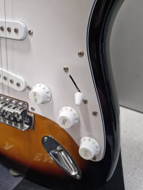 GITARA ELEKTRYCZNA PRESTON + WZMACNIACZ MAX MUSIC GA-16036