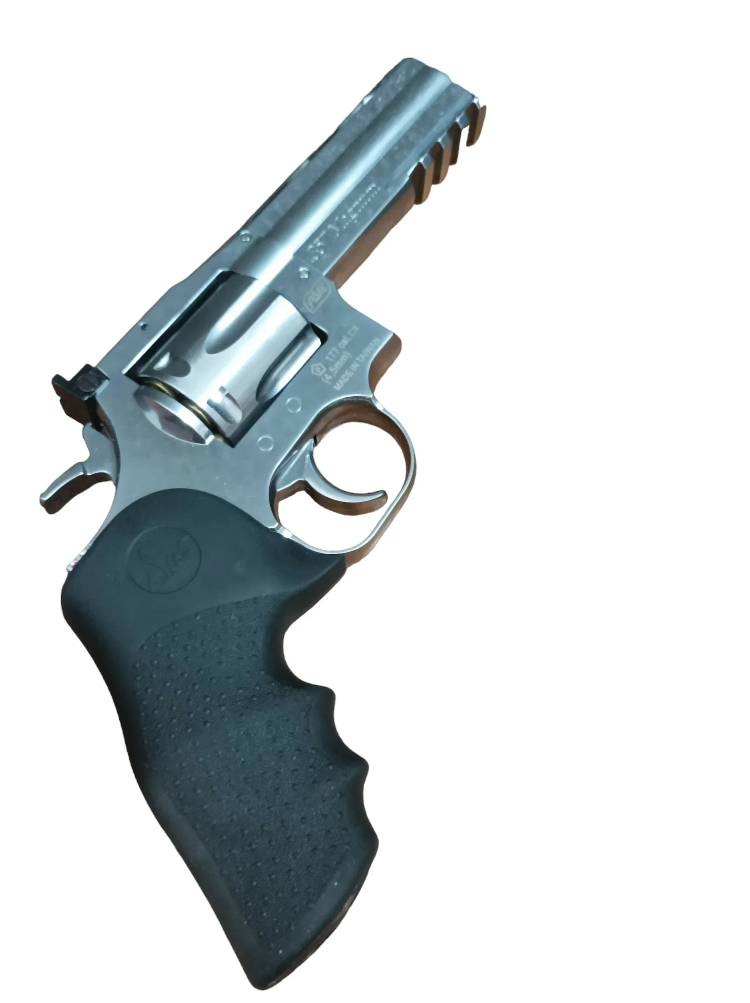 wiatrowka-rewolwer-dan-wesson-715-4-diabolo-45-mm-orzeszkowej-rog-bro-lwowek-sl