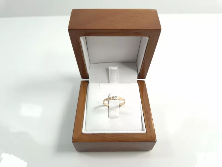 sliczny-zloty-pierscionek-z-cyrkonia-333-117g-r11-material-15835-2