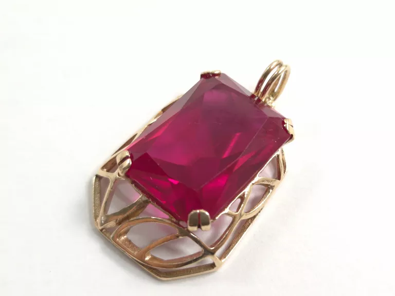 zlota-zawieszka-warmet-z-rubinem-585-624-g-motyw-129129-246990