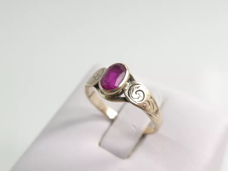 zloty-pierscionek-z-rubinem-333-8k-218g-r14-waga-110