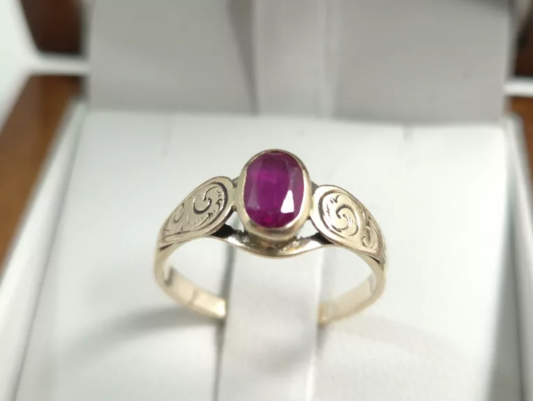 zloty-pierscionek-z-rubinem-333-8k-218g-r14-material-15835-2