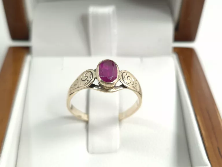 zloty-pierscionek-z-rubinem-333-8k-218g-r14-stan-11323-2