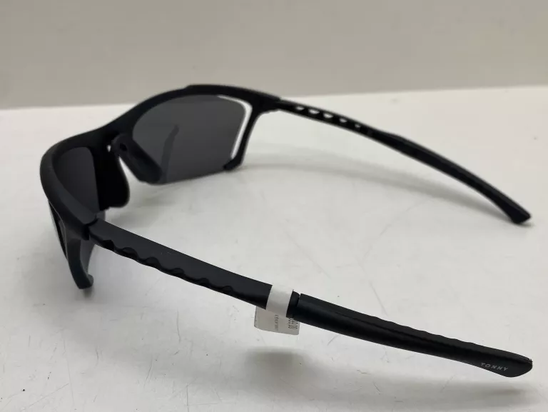 OKULARY PRZECIWSŁONECZNE TONNY EYEWEAR TS9296C1
