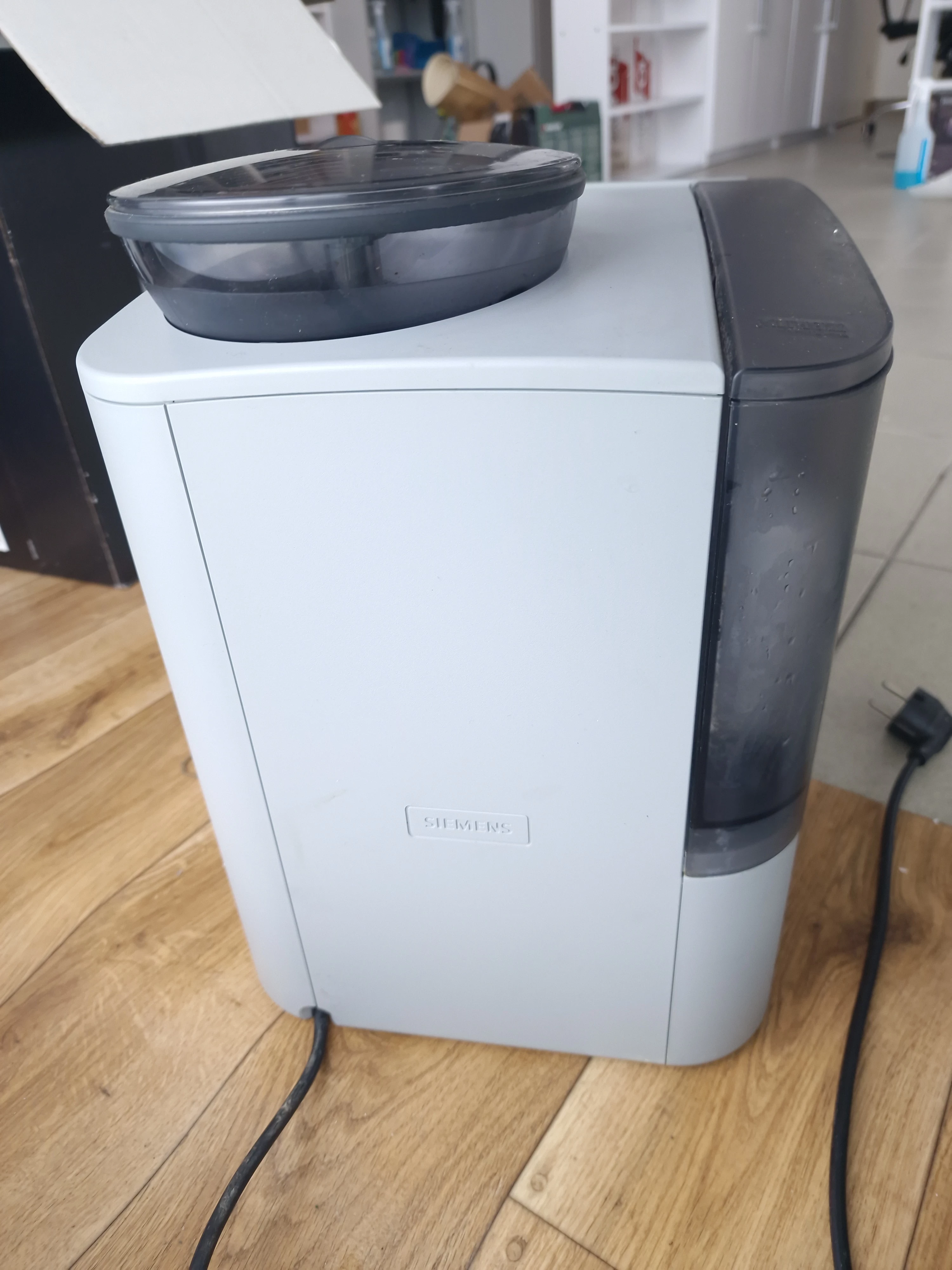 automatyczny-ekspress-do-kawy-siemens-te-515-wbudowany-mlynek-tak