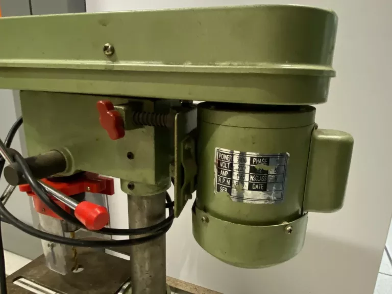 wiertarka-stolowa-tip-300w-rodzaj-stolarskie