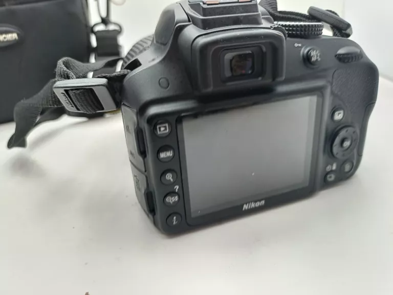 LUSTRZANKA NIKON D3300 ETUI OBIEKTYW 18-105