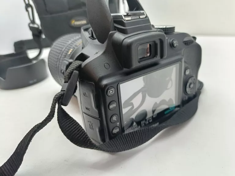 LUSTRZANKA NIKON D3300 ETUI OBIEKTYW 18-105