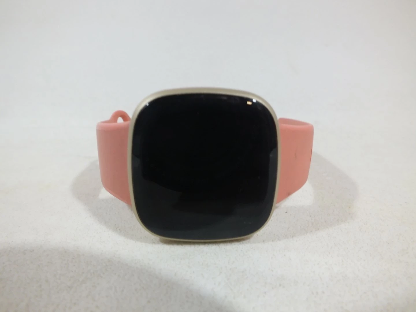 fitbit-versa-3-zloty-pud-rodzaj-smartwatch