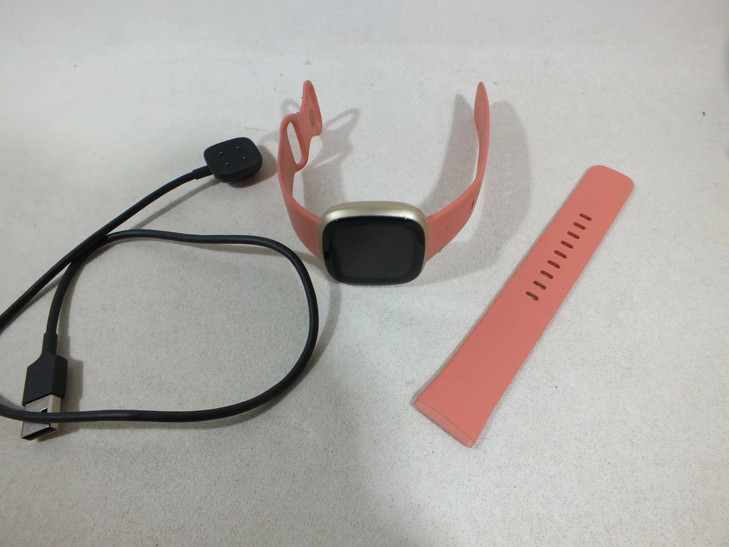 fitbit-versa-3-zloty-pud-stan-uzywany