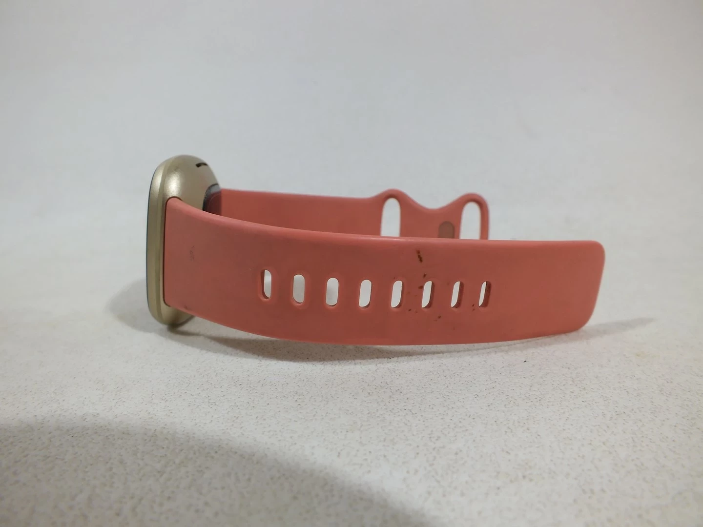 fitbit-versa-3-zloty-pud-kolor-zloty