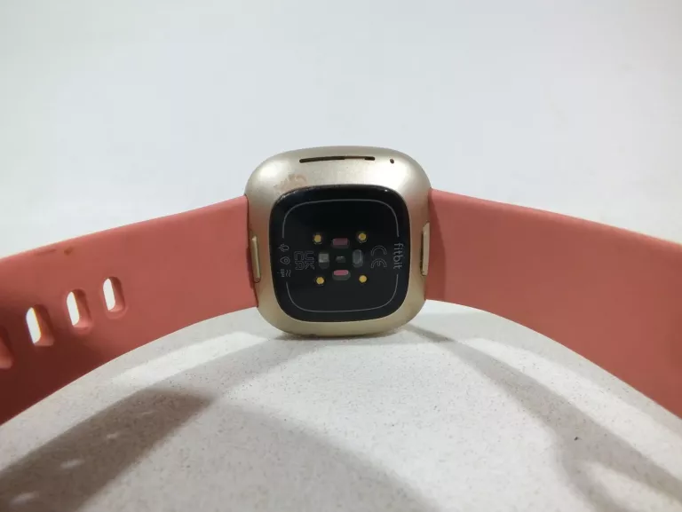 fitbit-versa-3-zloty-pud-ean-gtin-811138039776