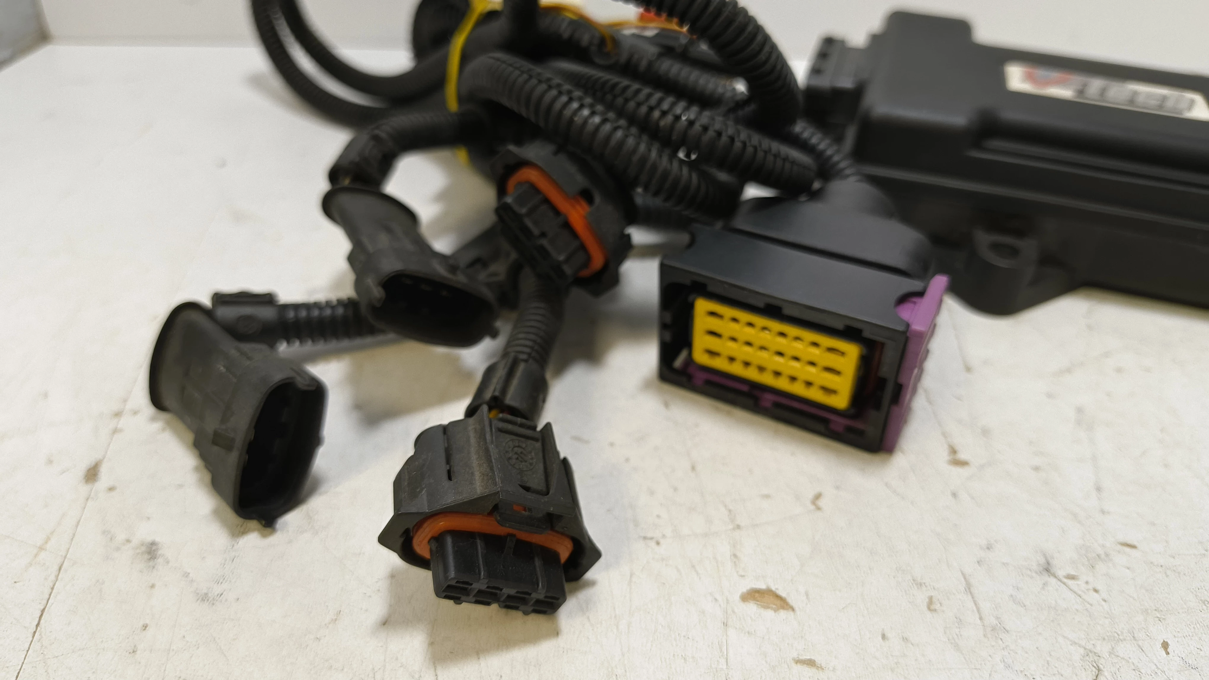 v-tech-powerbox-elite-kable-producent-czesci-v-tech-tuning