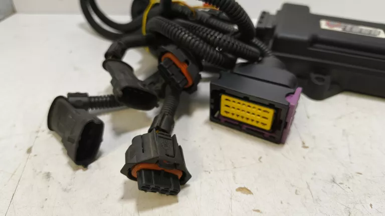 v-tech-powerbox-elite-kable-producent-czesci-v-tech-tuning