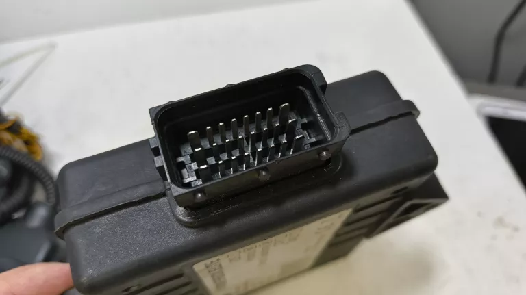 v-tech-powerbox-elite-kable-stan-uzywany