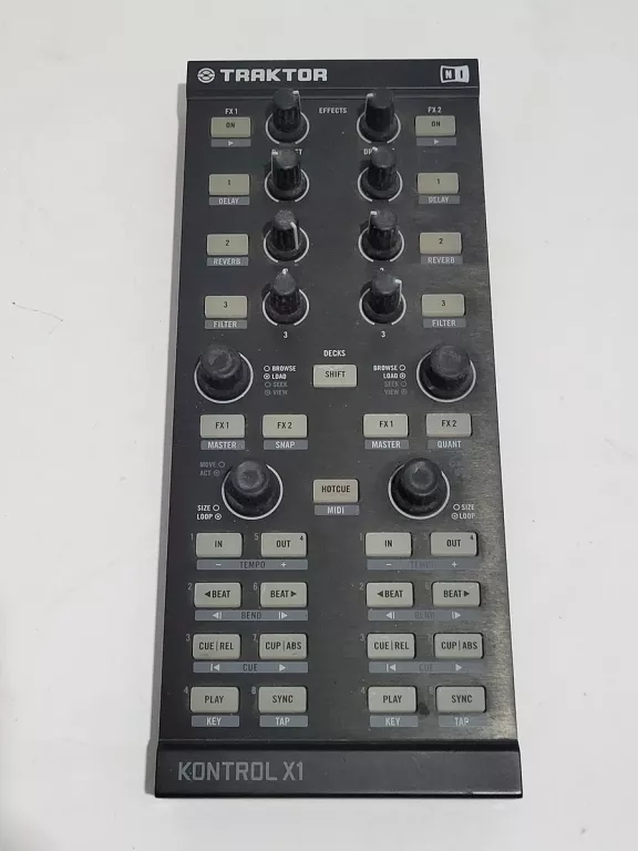 KONTROLER DJ TRAKTOR MODEL KONTROL X1 HW