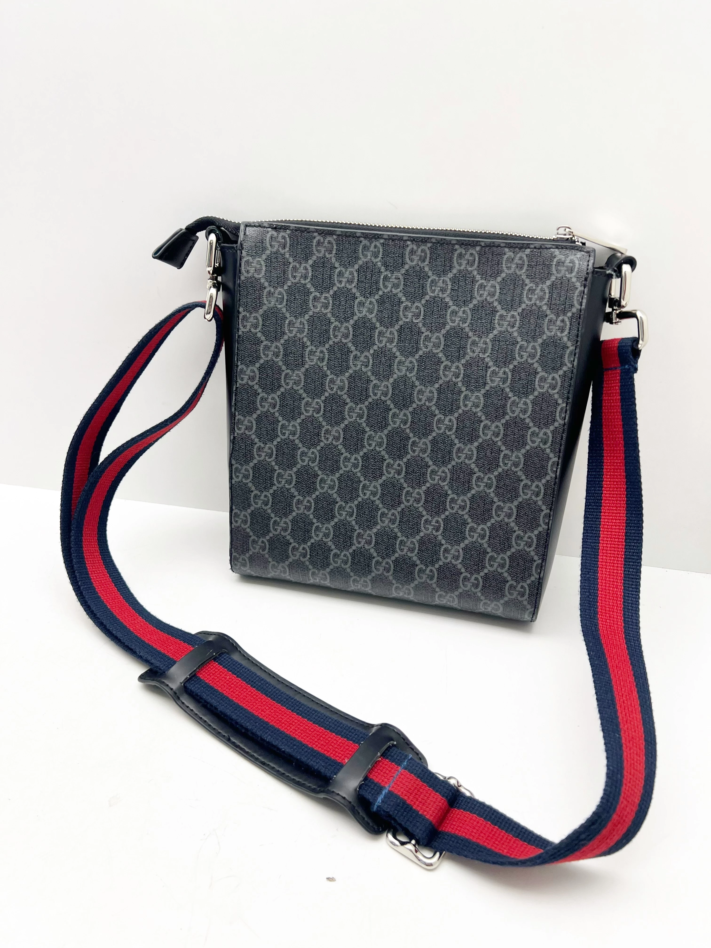 torba-saszetka-gucci-monogram-stan-uzywany