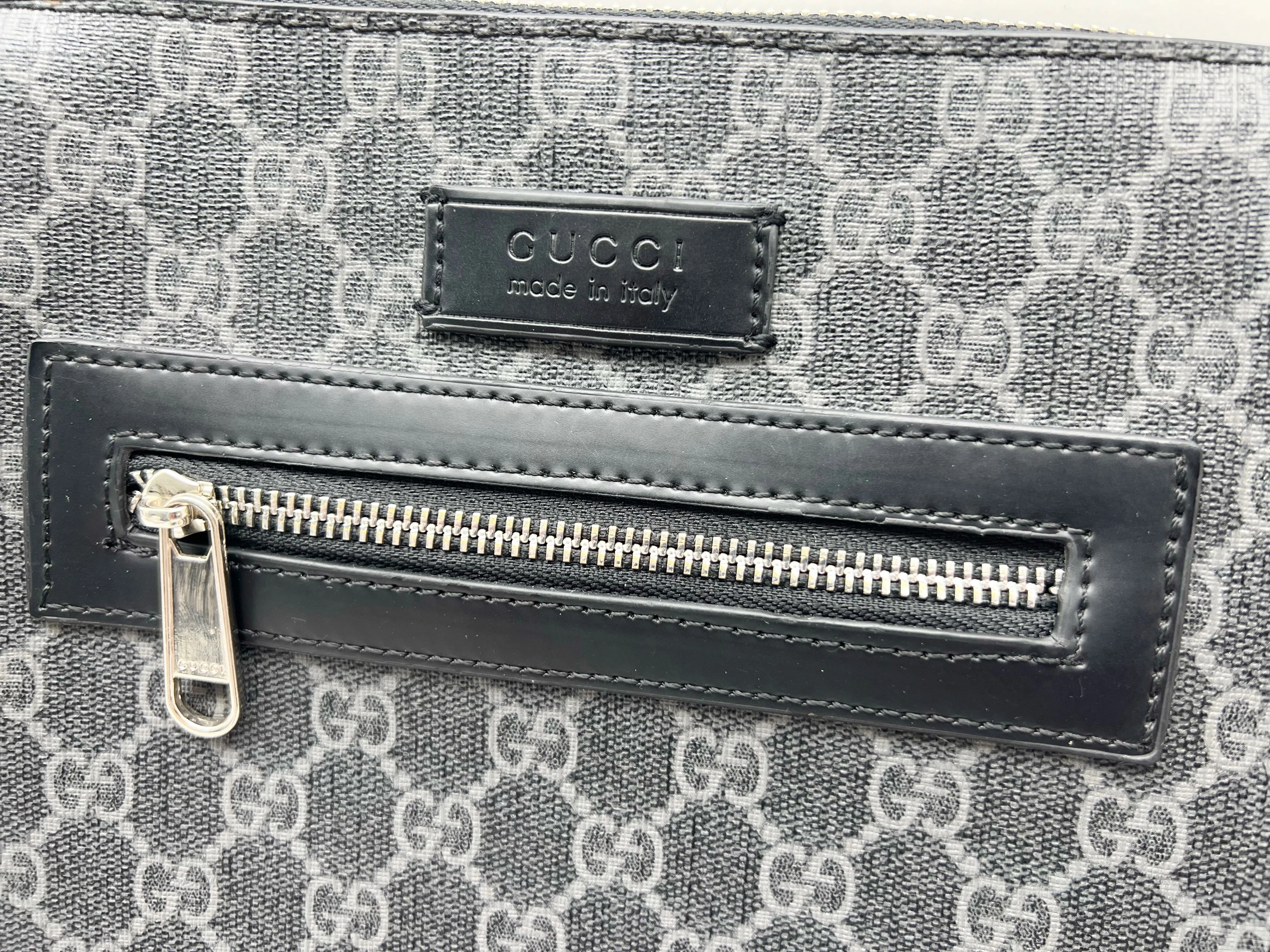 torba-saszetka-gucci-monogram-material-dominujacy-skora-naturalna