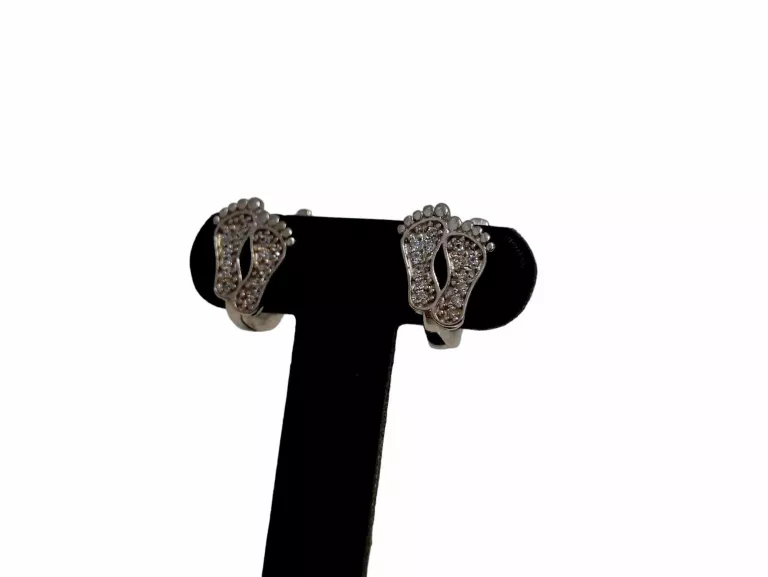 urocze-srebrne-kolczyki-stopki-material-15835-4