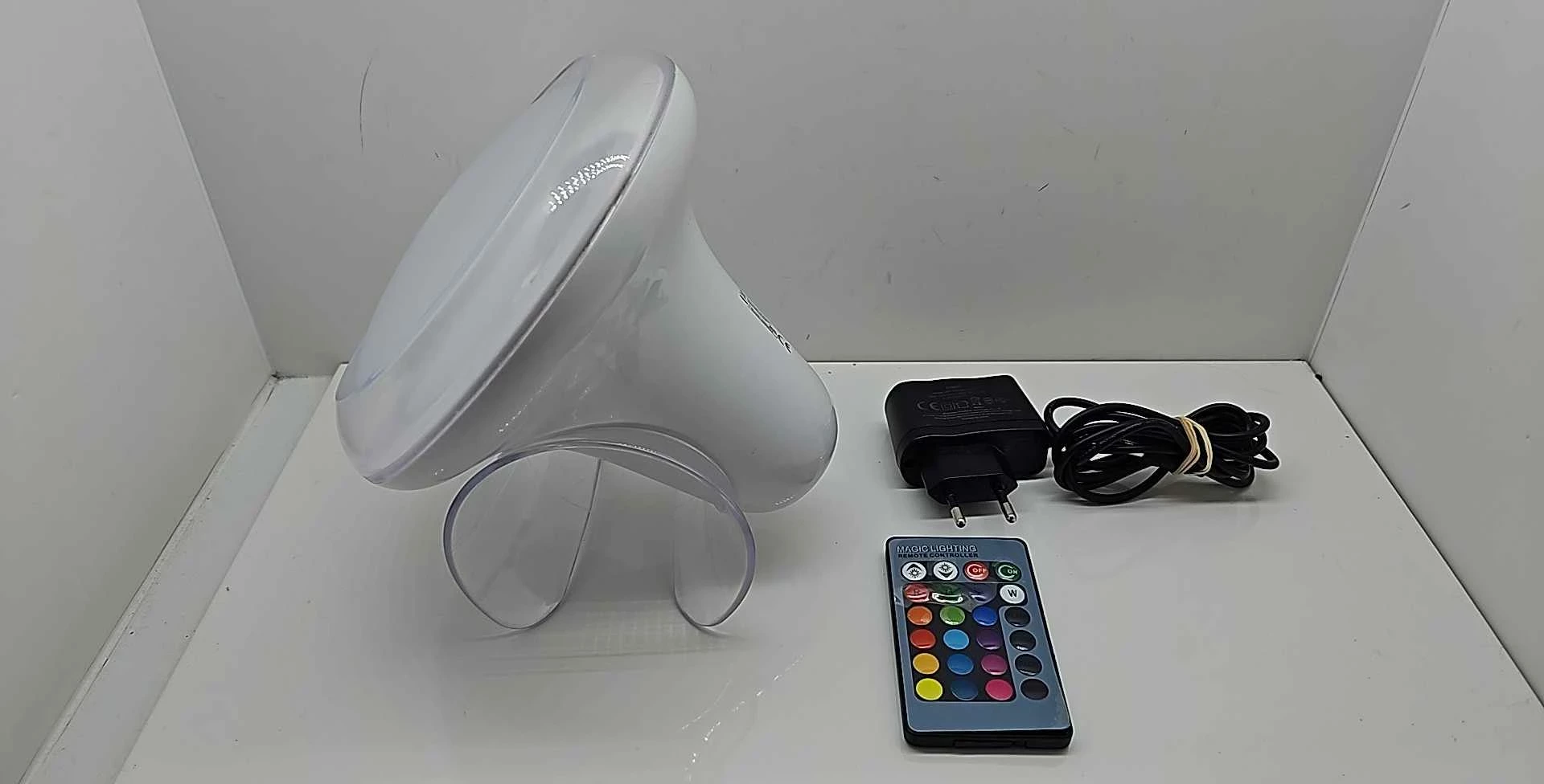 lampa-biurkowa-z-zarowka-brak-podstawki-marka-grundig