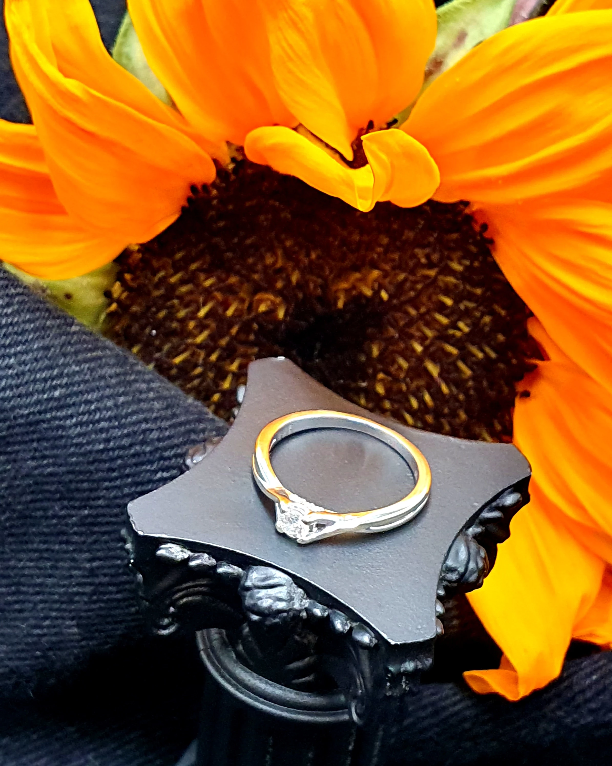 zloty-375-pierscionek-7-brylantow-016ct-190g-biale-zloto-r89-material-15835-2