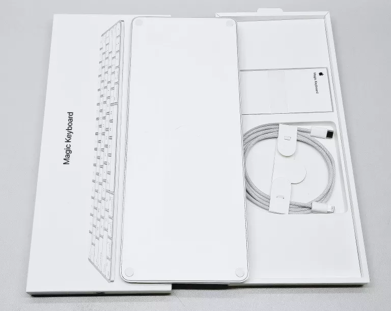 apple-klawiatura-a2450-stan-powystawowy