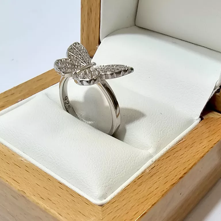 925 UROCZY PIERŚCIONEK MOTYL R.15/3,7G