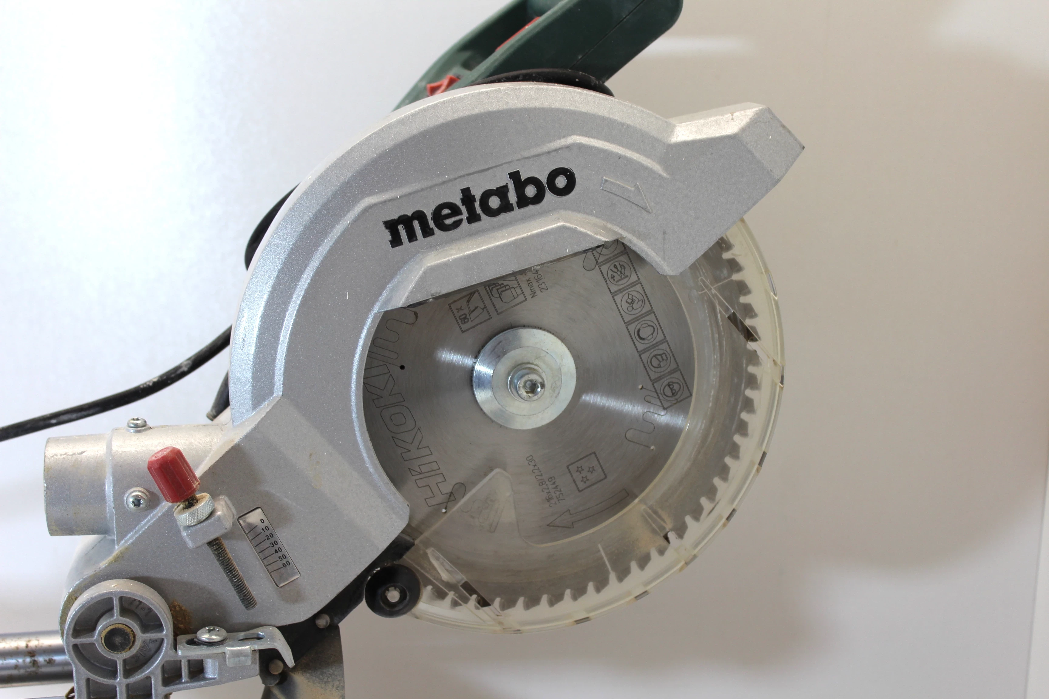 pila-ukosnica-metabo-kgs-216m-stan-uzywany