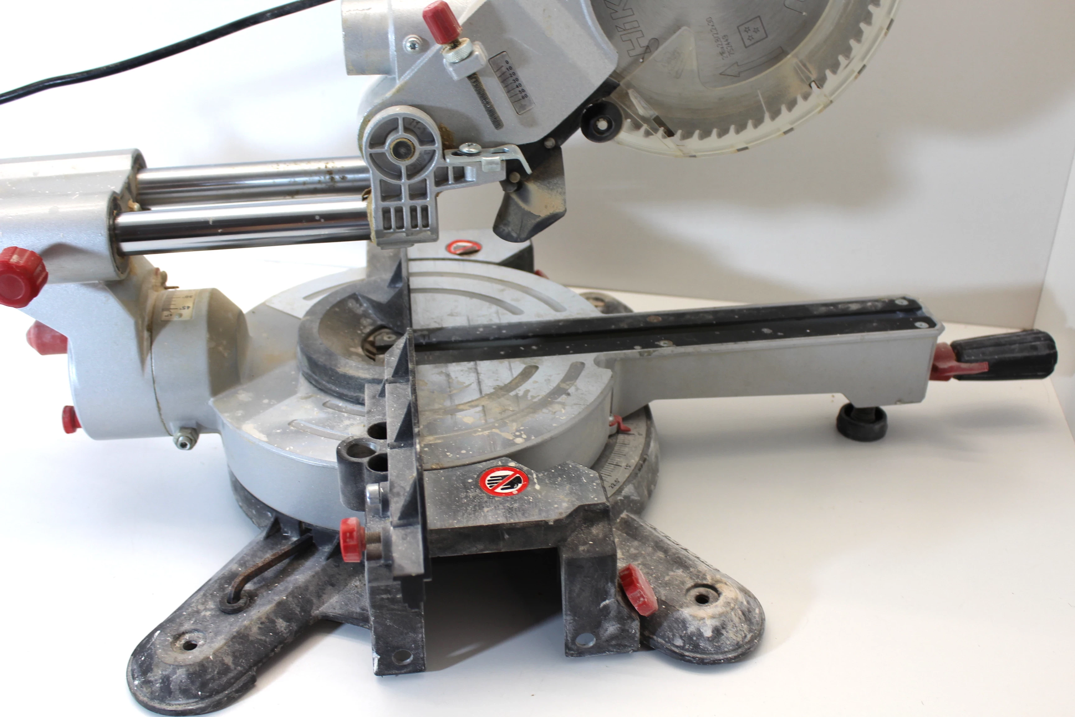 pila-ukosnica-metabo-kgs-216m-marka-metabo