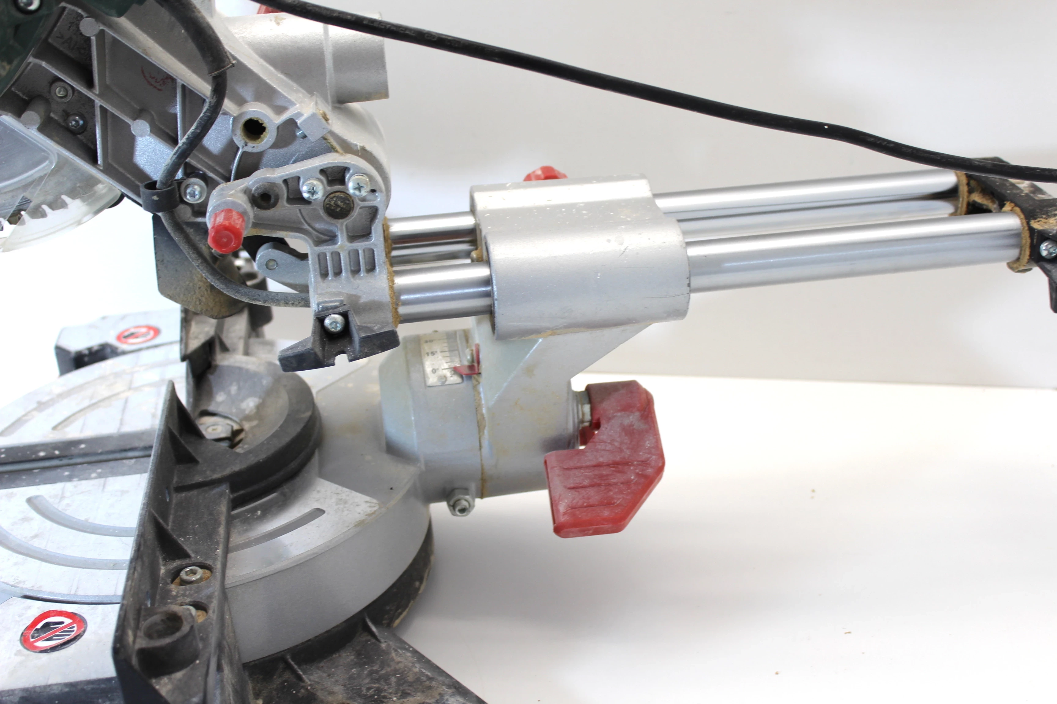 pila-ukosnica-metabo-kgs-216m-stan-uzywany