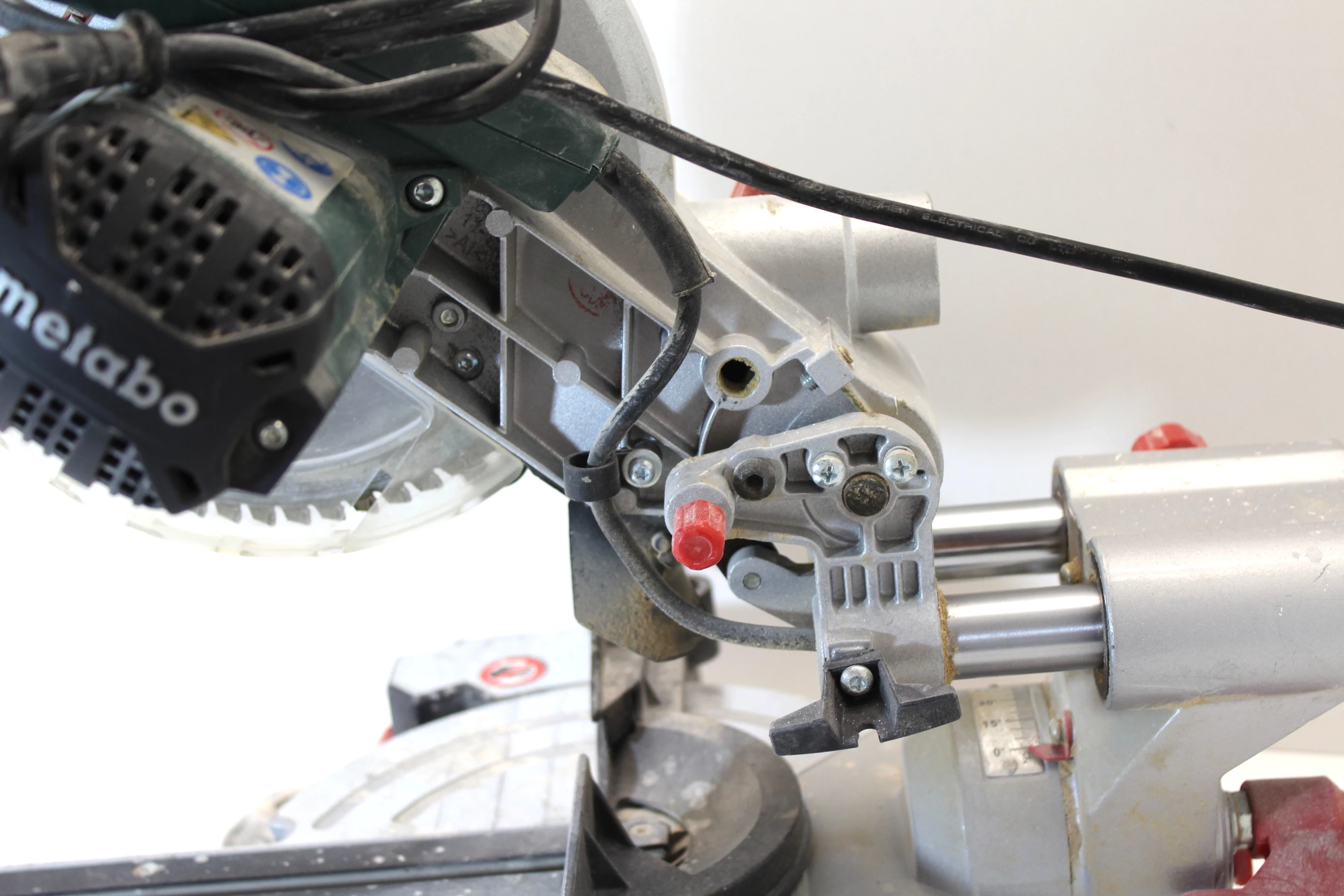 pila-ukosnica-metabo-kgs-216m-product-id-0c0ae2c7-cac8-4384-ab6c-3417cebc60ce